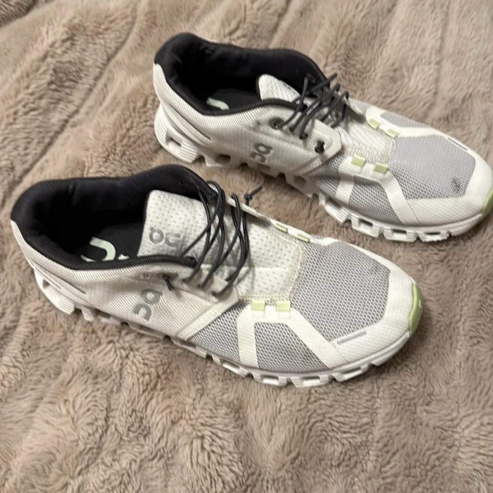 On Cloud Women’s Running Shoes 8.5 - Picture 2 of 9